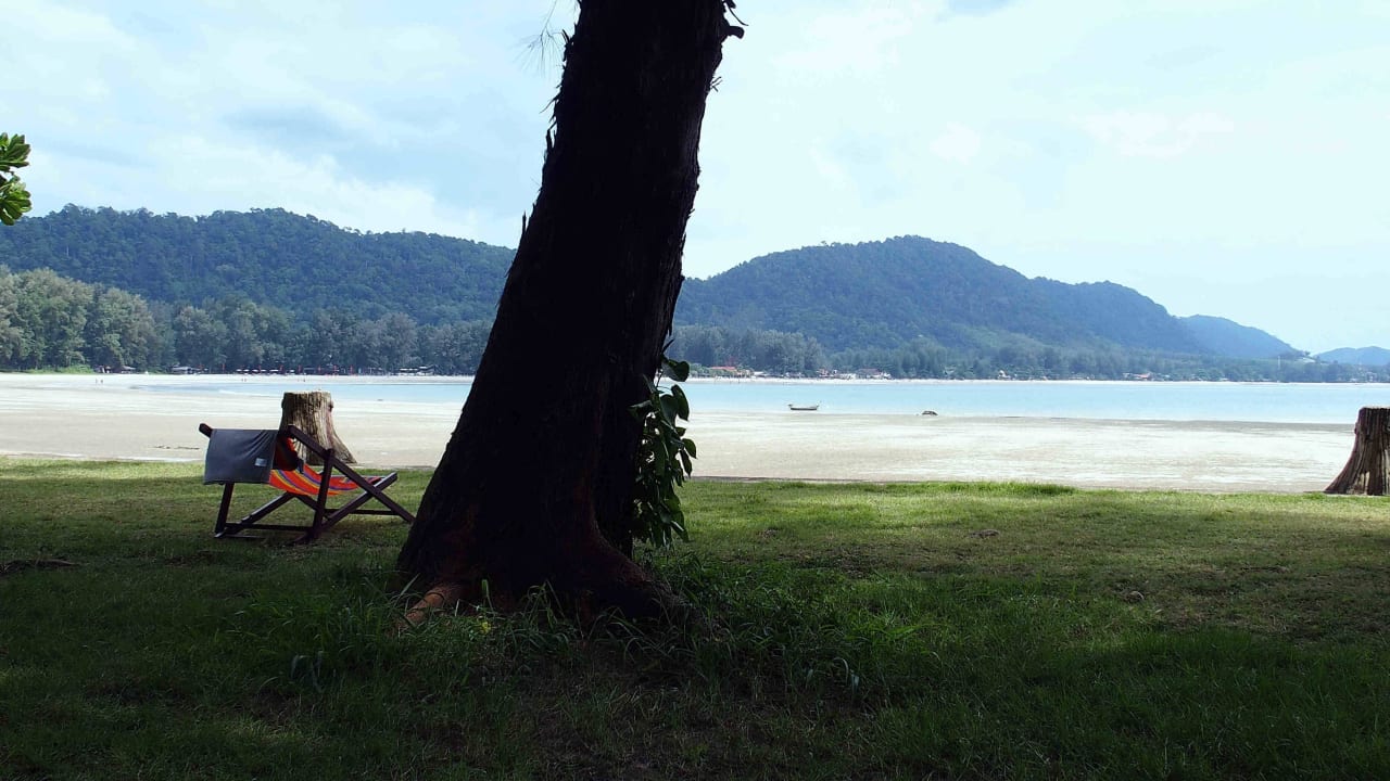 Schattenspendende Wiese Kaw Kwang Beach Resort