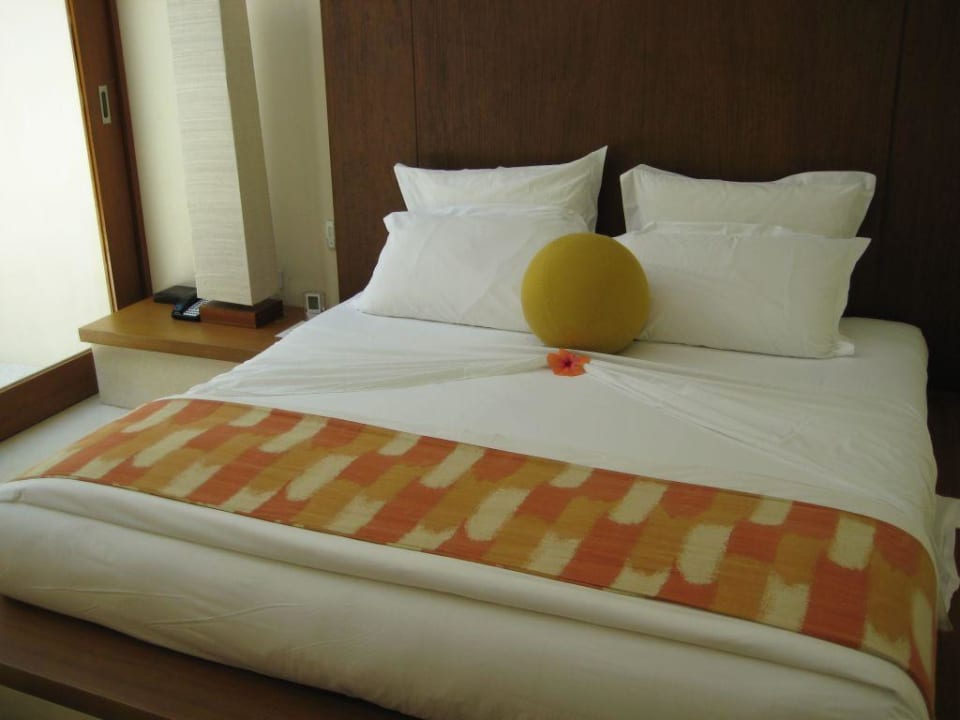Bett der Beach Villa Conrad Maldives Rangali Island