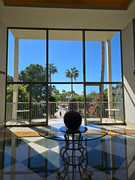 Lobby Arum Barut Collection