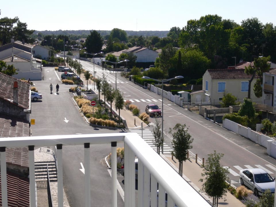 Ausblick nach links vom Balkon Hotel Les Cols Verts