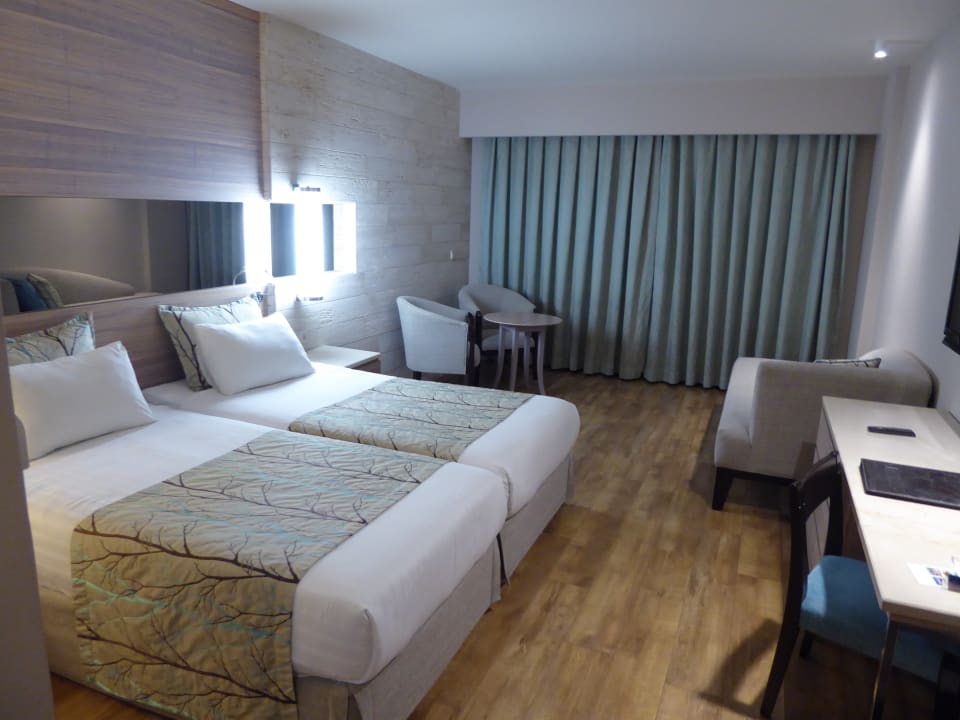 Zimmer Melas Resort Hotel