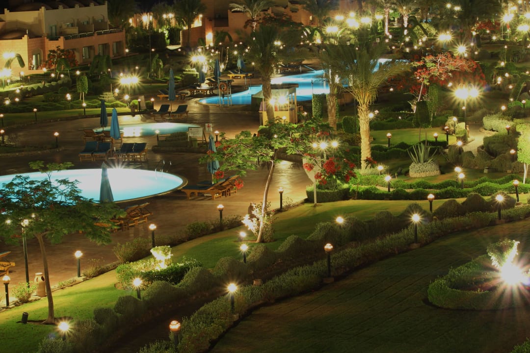 Sicht bei Nacht auf einen Teil der Anlage Sentido Akassia Beach
