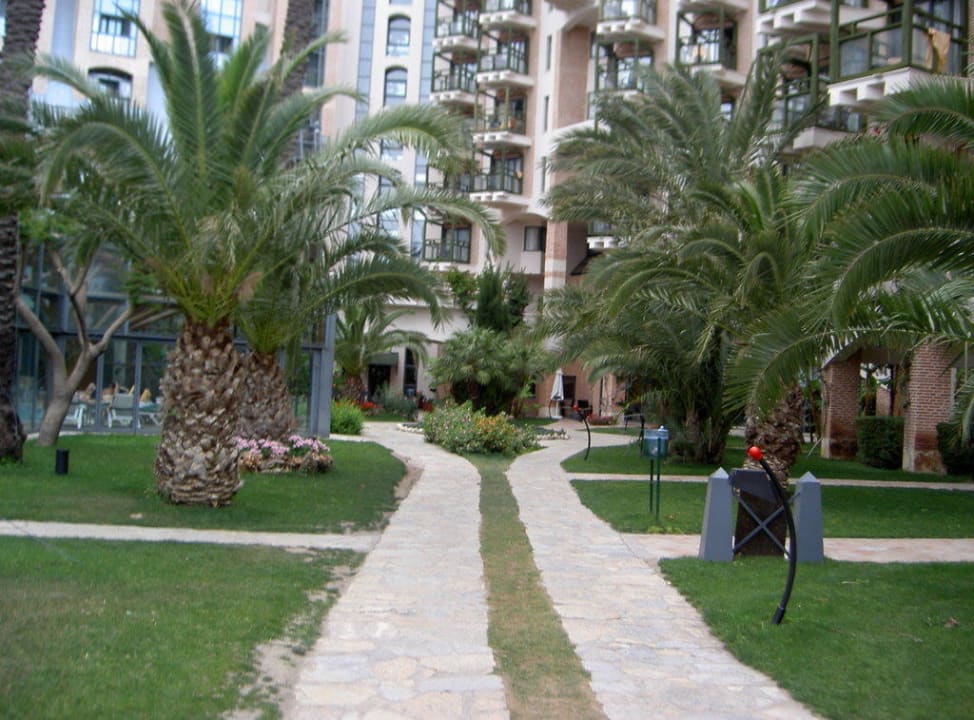 Weg zum Haupthaus, Cafe & Hallenbad Limak Limra Hotel & Resort