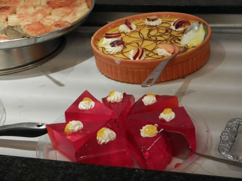 Miam Ausschnitt aus dem Dessertbuffet Mitsis Selection Rinela