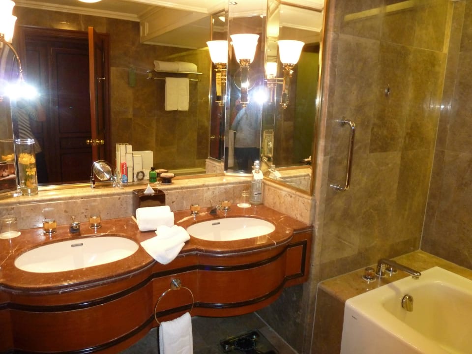 Bad mit Doppelwaschbecken Shangri-La Hotel, Bangkok