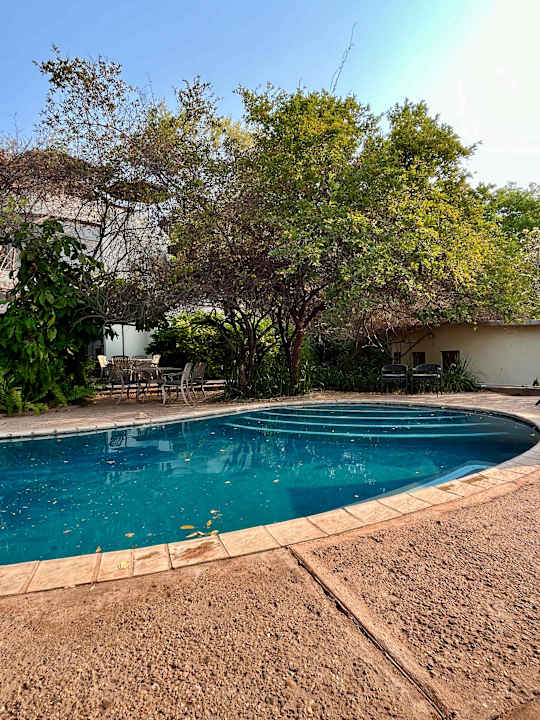 Pool 528 Victoria Falls Guest House