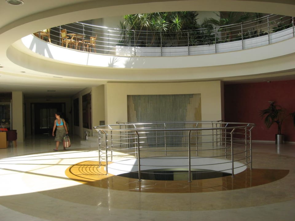 Budynak główny Grand Hotel Holiday Resort