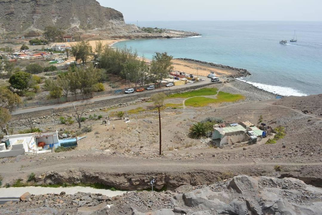 Unschöner Blick seitlich des Pools Hotel Riviera Vista