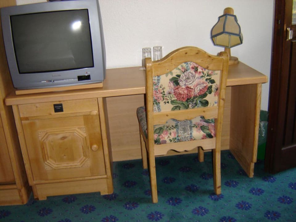 Schreibtisch mit Fernseher Hotel Zum Stern