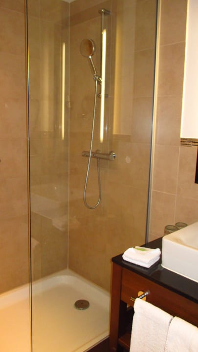 Eck-Zimmer im 2. OG Courtyard by Marriott Bremen