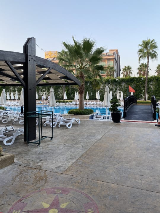 Pool Mary Hotel Side