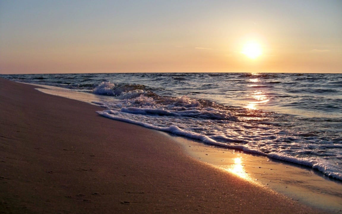 Untergehende Sonne am Hotelstrand Hotel Senator