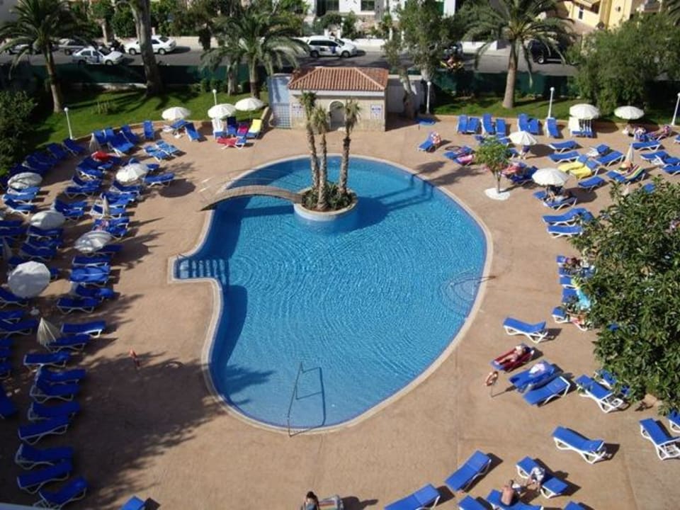 Der Pool in der kleinen Hotelanlage HSM Atlantic Park