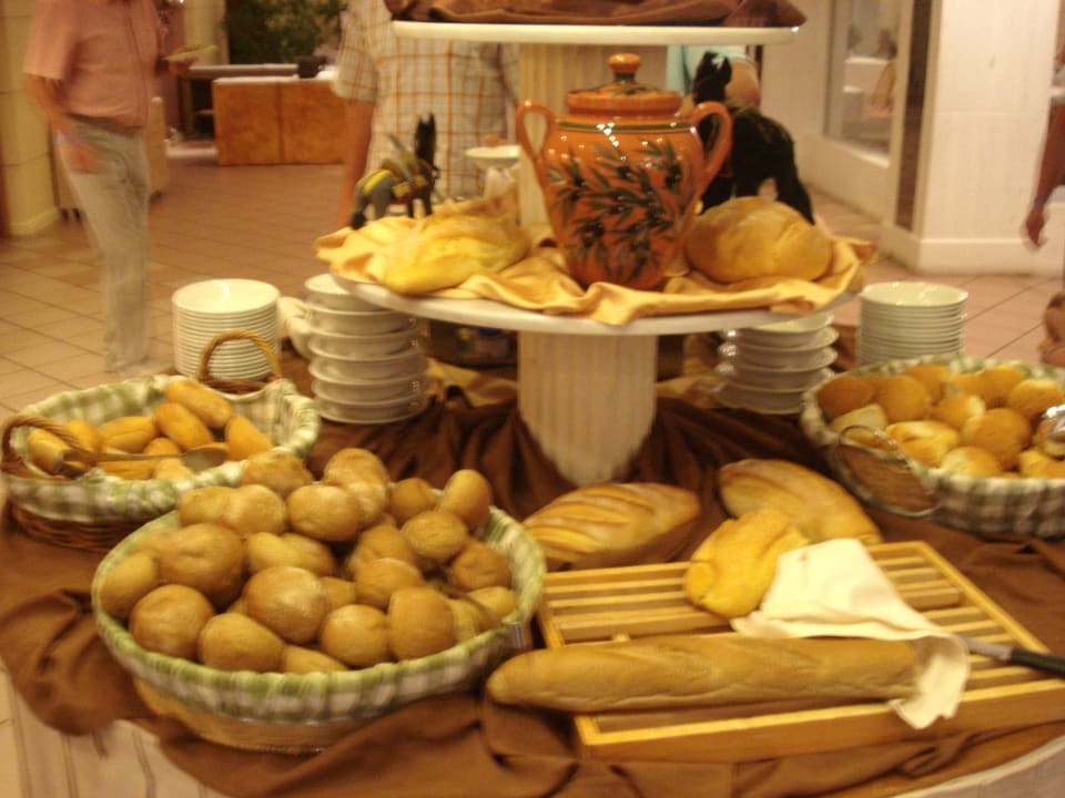 Viele verschiedene Brotsorten Anissa Beach & Village