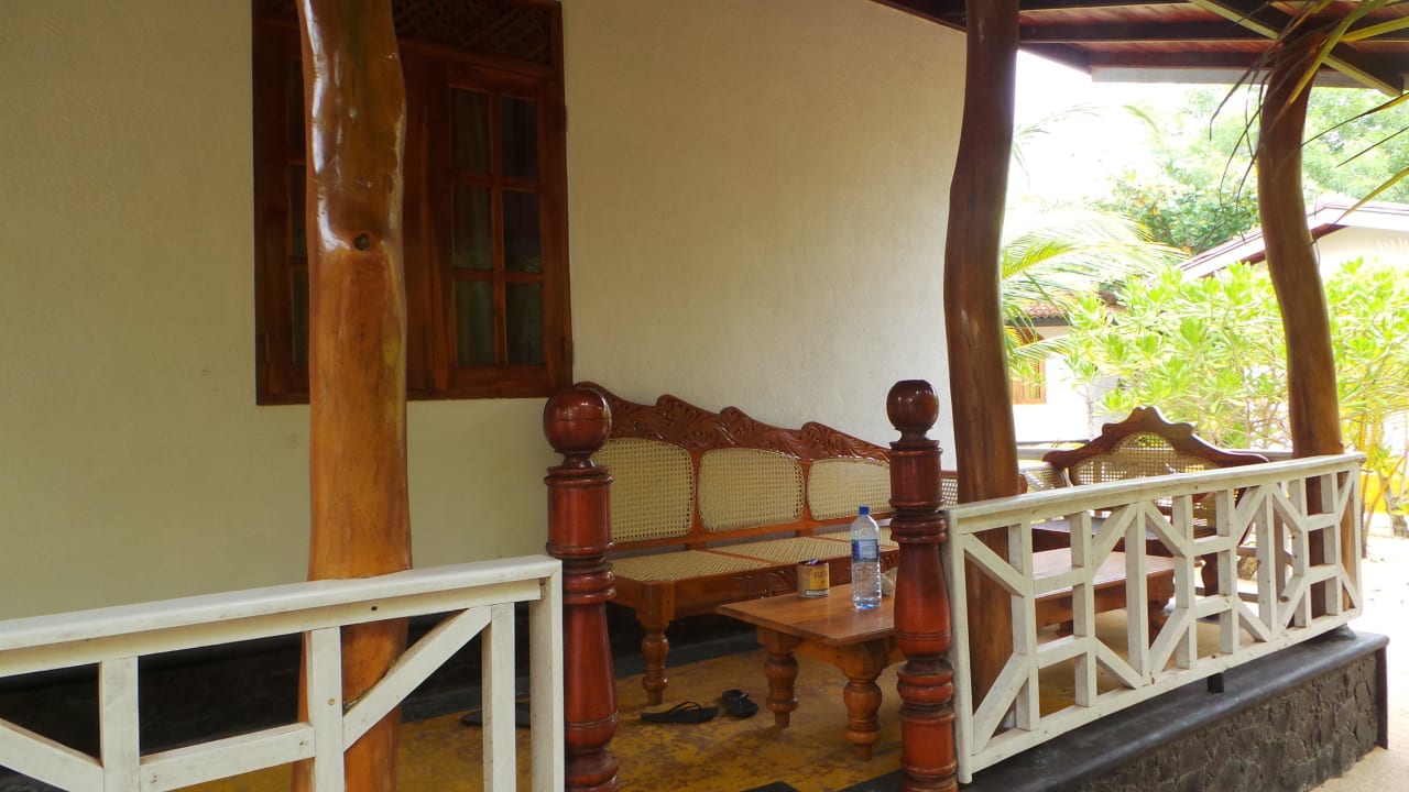 Terrasse vom Strandbungalow Ibis Guesthouse