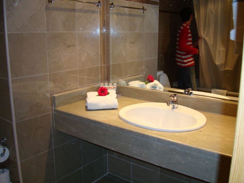 The bathroom Hotel Kalithea Horizon Royal