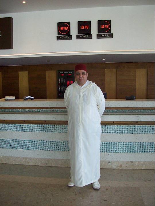 Abdullah, Empfängt die Gäste Atlas Amadil Beach Hotel