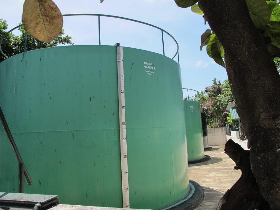 Dieseltank im Staff Bereich NH Collection Maldives Reethi Resort
