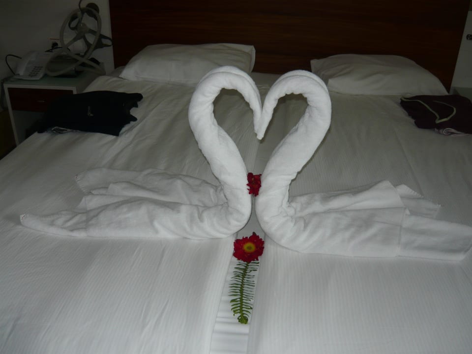 Nette Geste der Zimmerfrau Sunis Evren Beach Resort Hotel & Spa