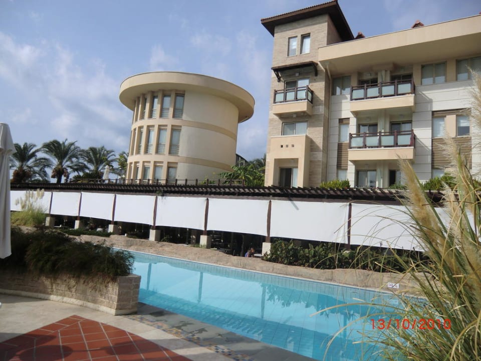 Kleiner Ausschnitt vom Pool und Hotel TUI BLUE Xanthe