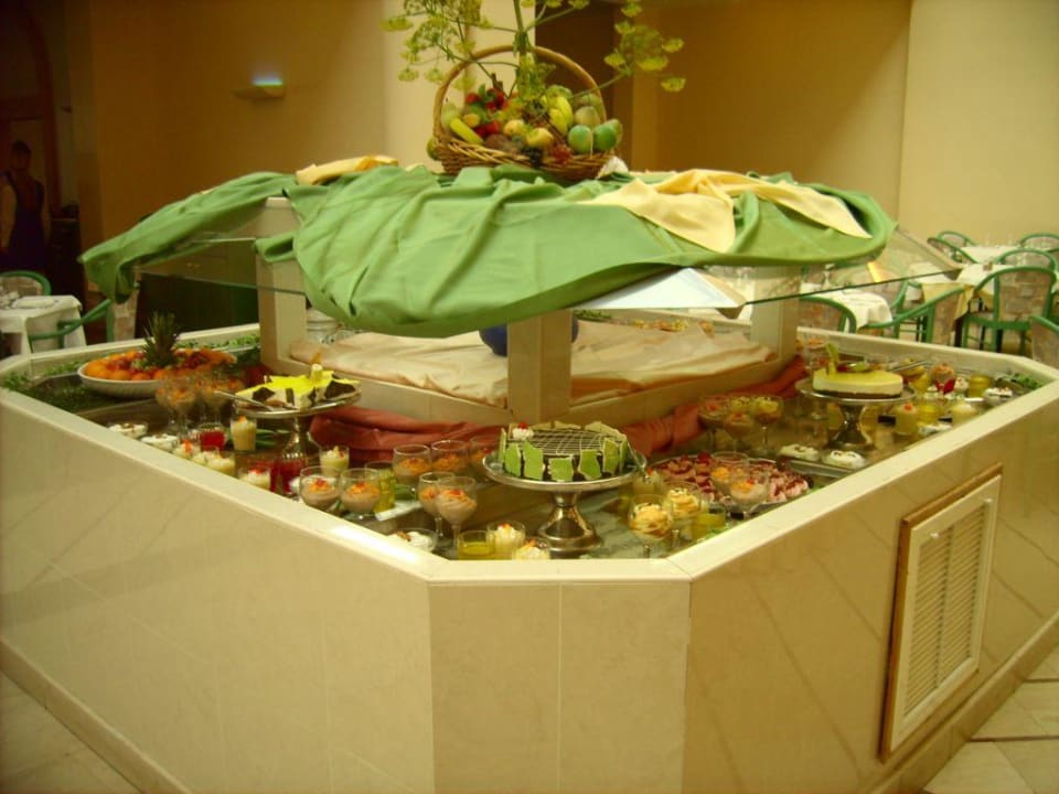 Tortenbüffet im Iberostar Lindos Royal Resort