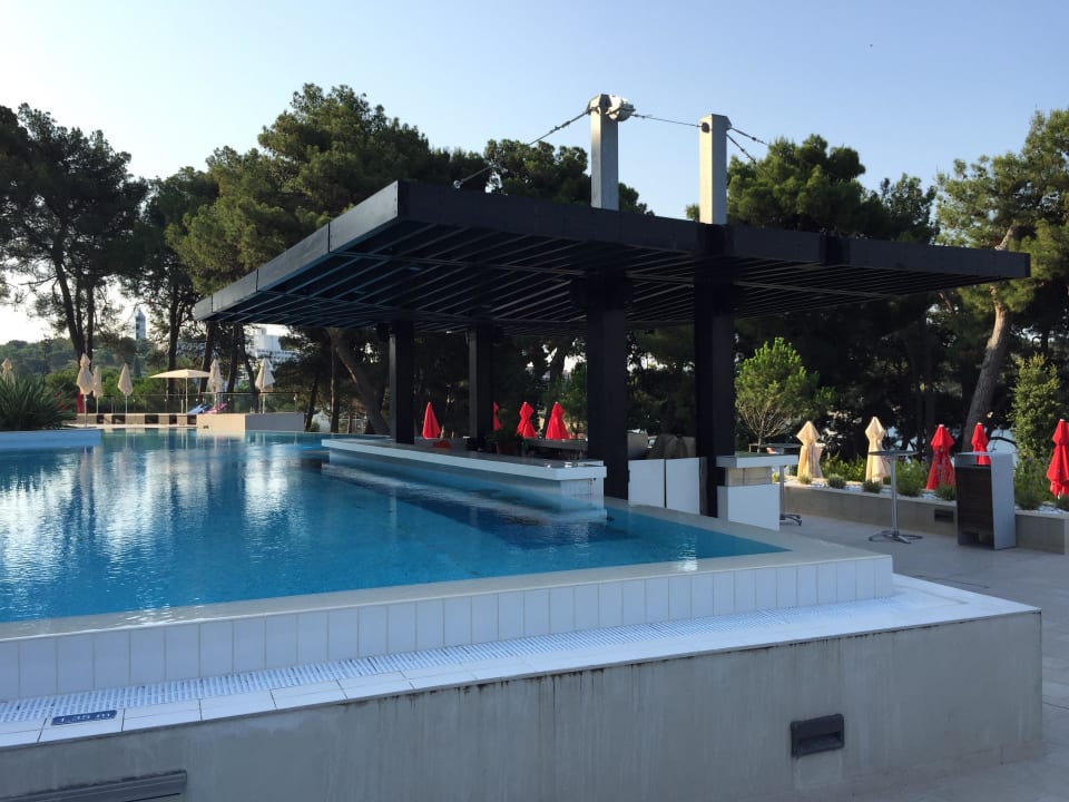 Süßwasserpool mit Poolbar Hotel Parentium Plava Laguna