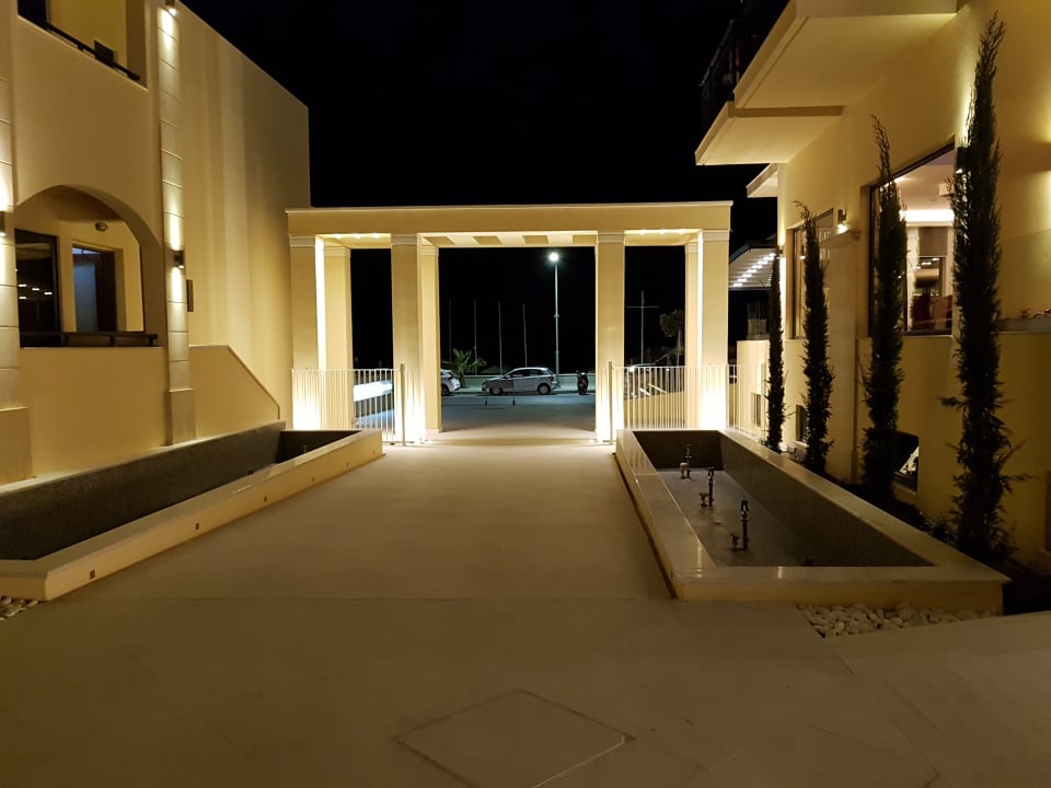 Eingang Hotel Atlantis Beach