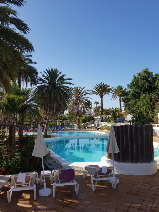 Pool HL Miraflor Suites Hotel