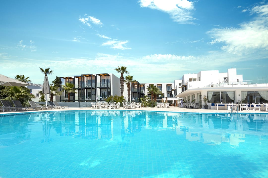 Pool Charm Beach Hotel