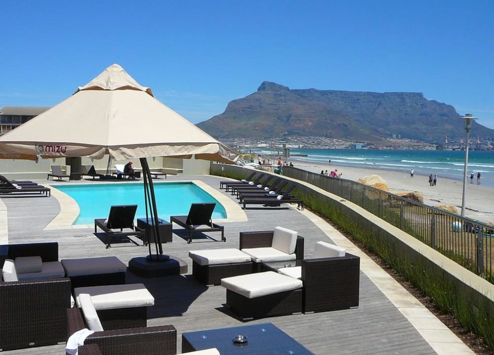 Pool & Sonnenterrasse Lagoon Beach  Hotel & Spa