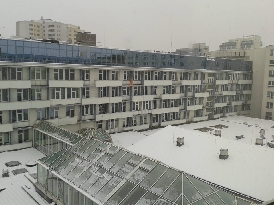 Blick vom Zimmer in den Innenhof Hotel Berlin, Berlin