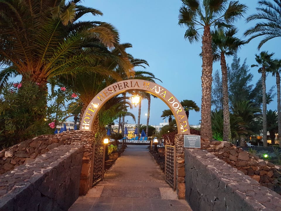 Hotelausgang zum Strand- und -Promenade  Dreams Lanzarote Playa Dorada Resort & Spa
