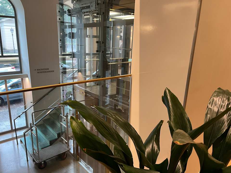 Lobby St George Hotel