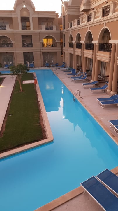Pool Titanic Royal