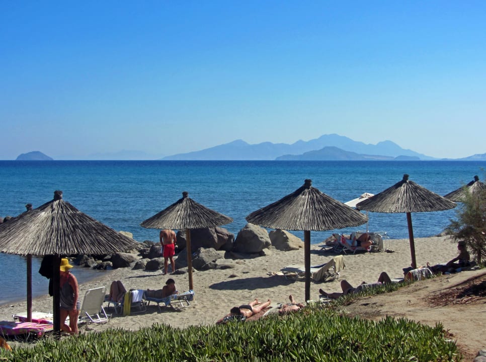 Kleiner Strand unterhalb des Pools Atlantica Beach Resort Kos