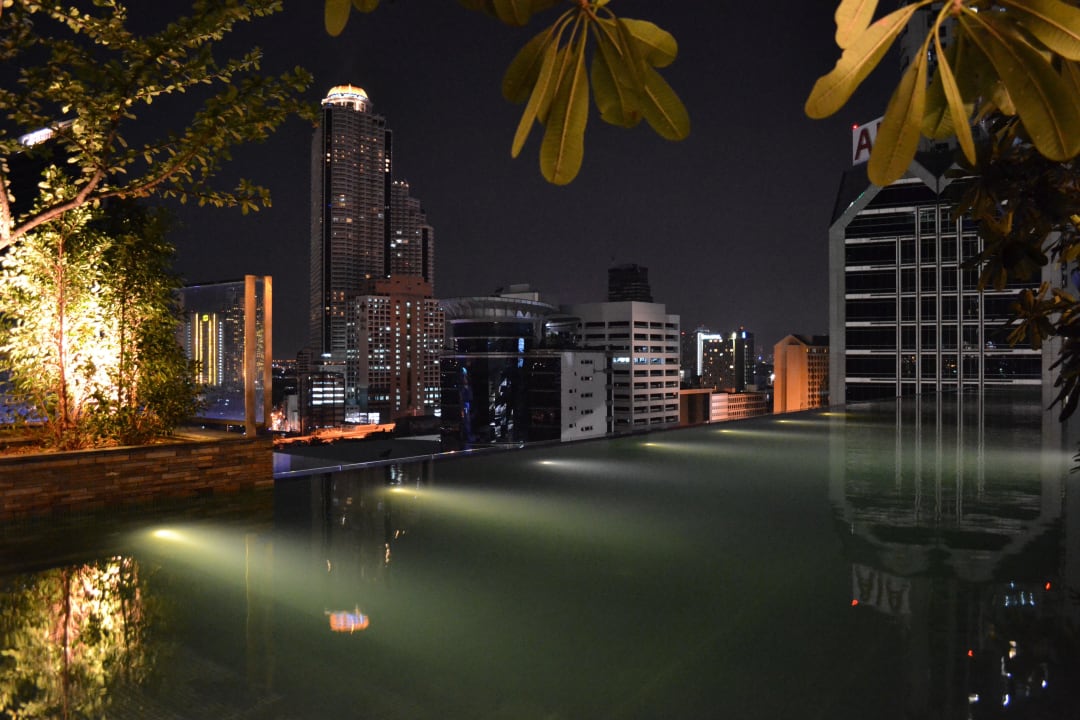 Ausblick bei Nacht Eastin Grand Hotel Sathorn
