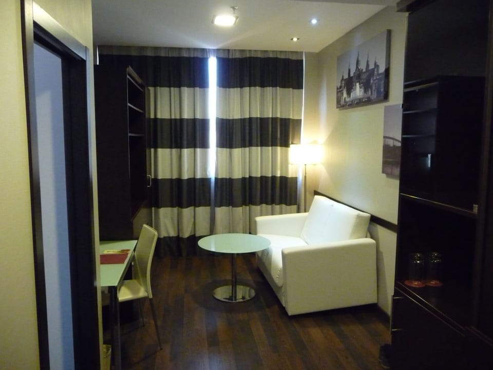 Couch Hotel & Spa Villa Olimpic@ Suites