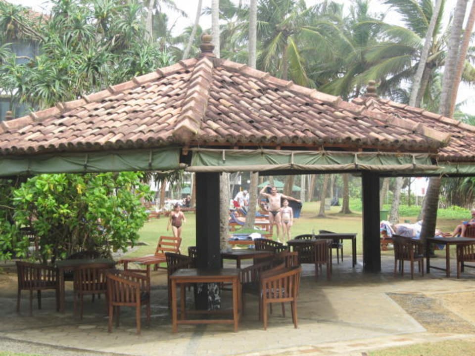 Überdachte Sitzgelegenheit bei Poolbar Tangerine Beach Hotel