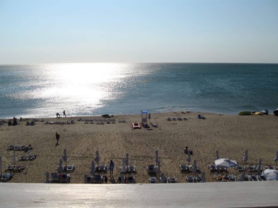 Widok z pokoju na plażę i morze Sol Luna Bay