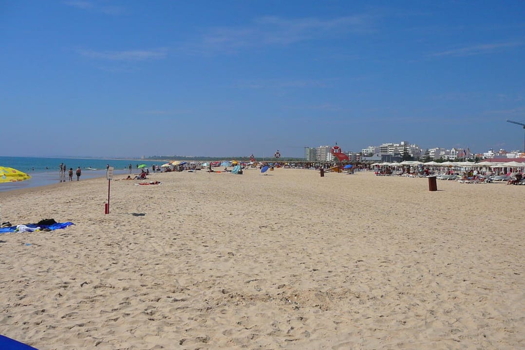 Der wunderschöne Sandstrand Alcazar Hotel & Spa