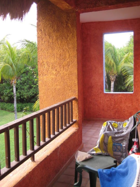 Balkon mit Tisch und Stühlen Catalonia Playa Maroma