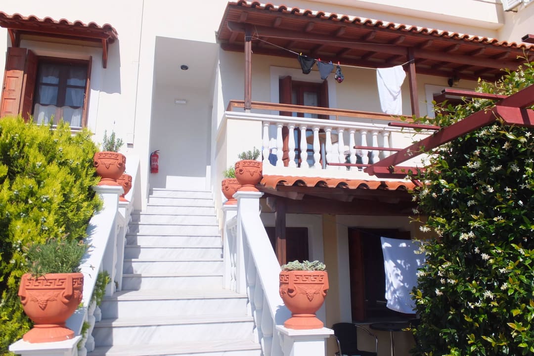 Aufgang zu den Zimmern Hotel Athena Beach