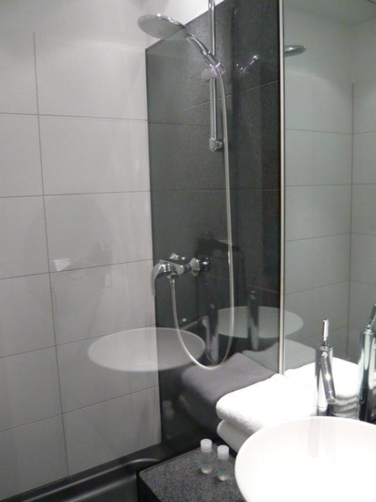 Badezimmer/Dusche Motel One München-East Side