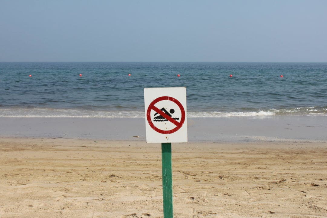 Dieses Zeichen haben wir die ganze Zeit gesehen Hotel Le Meridien Al Aqah Beach Resort