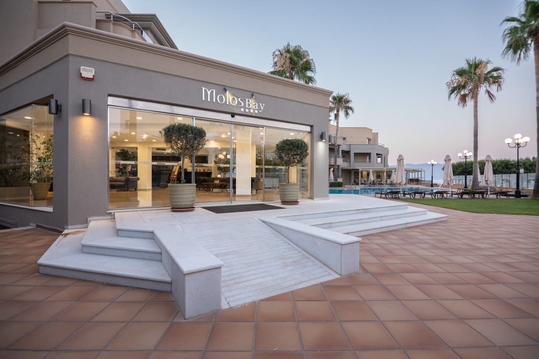 Außenansicht Hotel Molos Bay