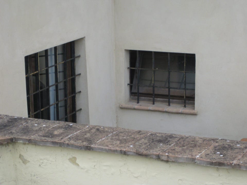 Zimmer- und Badezimmerfenster Abbazia Dei Collemedio Hotel & Resort