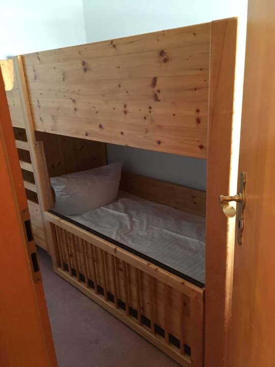 "Kinderzimmer" ca. 3qm...Knastfeeling statt Luxus ULRICHSHOF Nature · Family · Design
