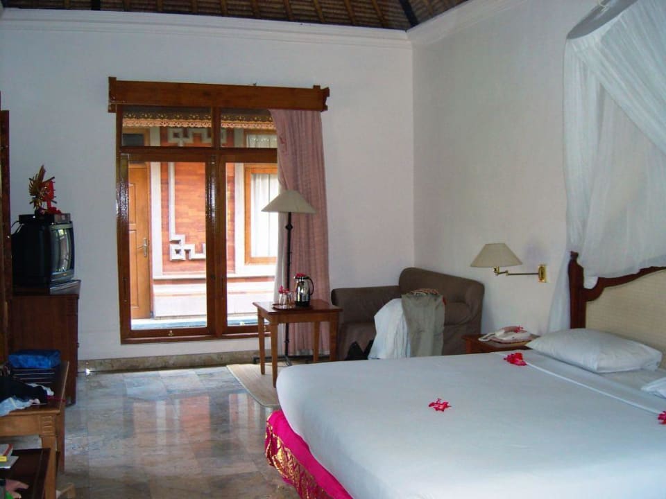 Innenansicht des Bungalows Hotel Puri Kosala