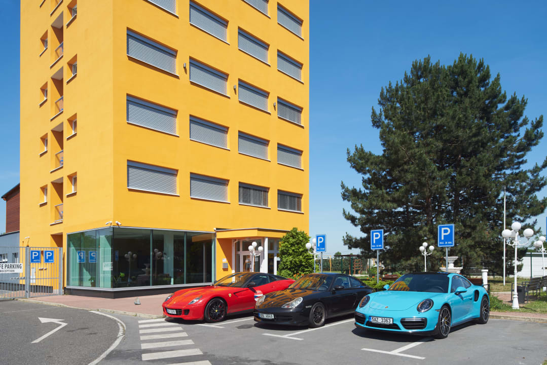 Außenansicht Hotel Aura Design & Garden Pool