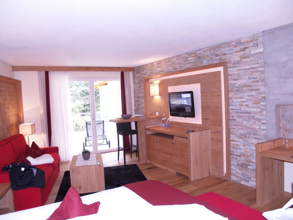 Fernseher mit Bar Quellenhof Luxury Resort Passeier